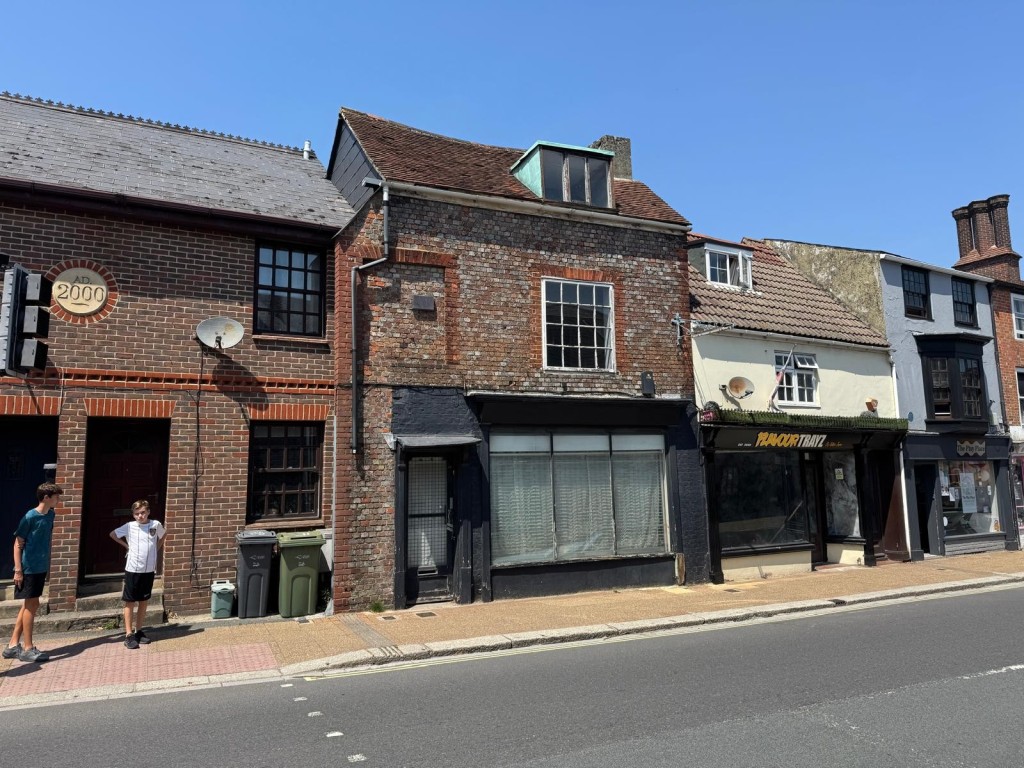 Lot: 66 - FREEHOLD THREE STOREY TOWN CENTRE BUILDING WITH POTENTIAL - Alternate view from the street